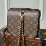 Louis Vuitton Pochette Metis Backpack M11941 Apricot